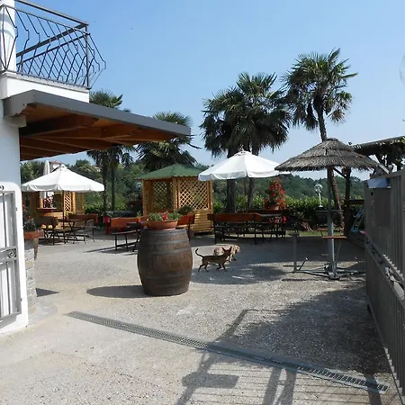Πανσιόν La Casa De Riki *