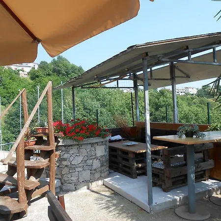 Πανσιόν La Casa De Riki *