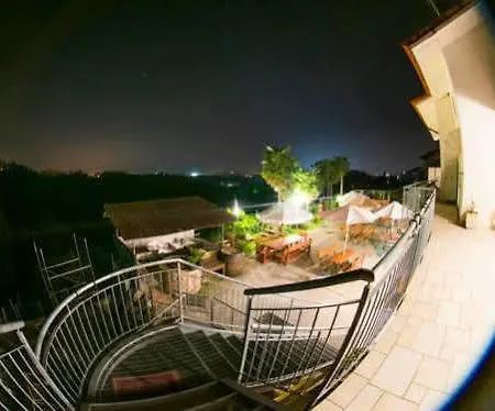 Πανσιόν La Casa De Riki *